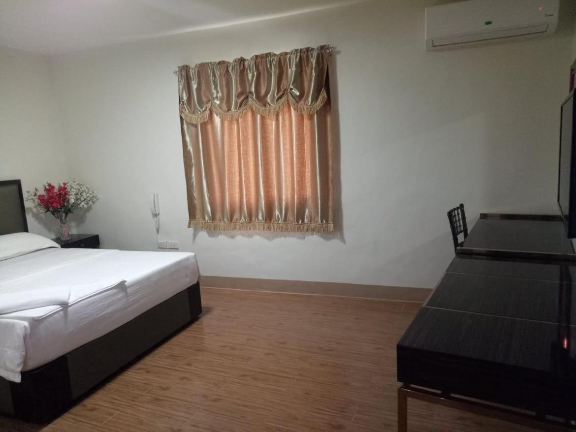 Meaco Royal Hotel - Batangas City Экстерьер фото