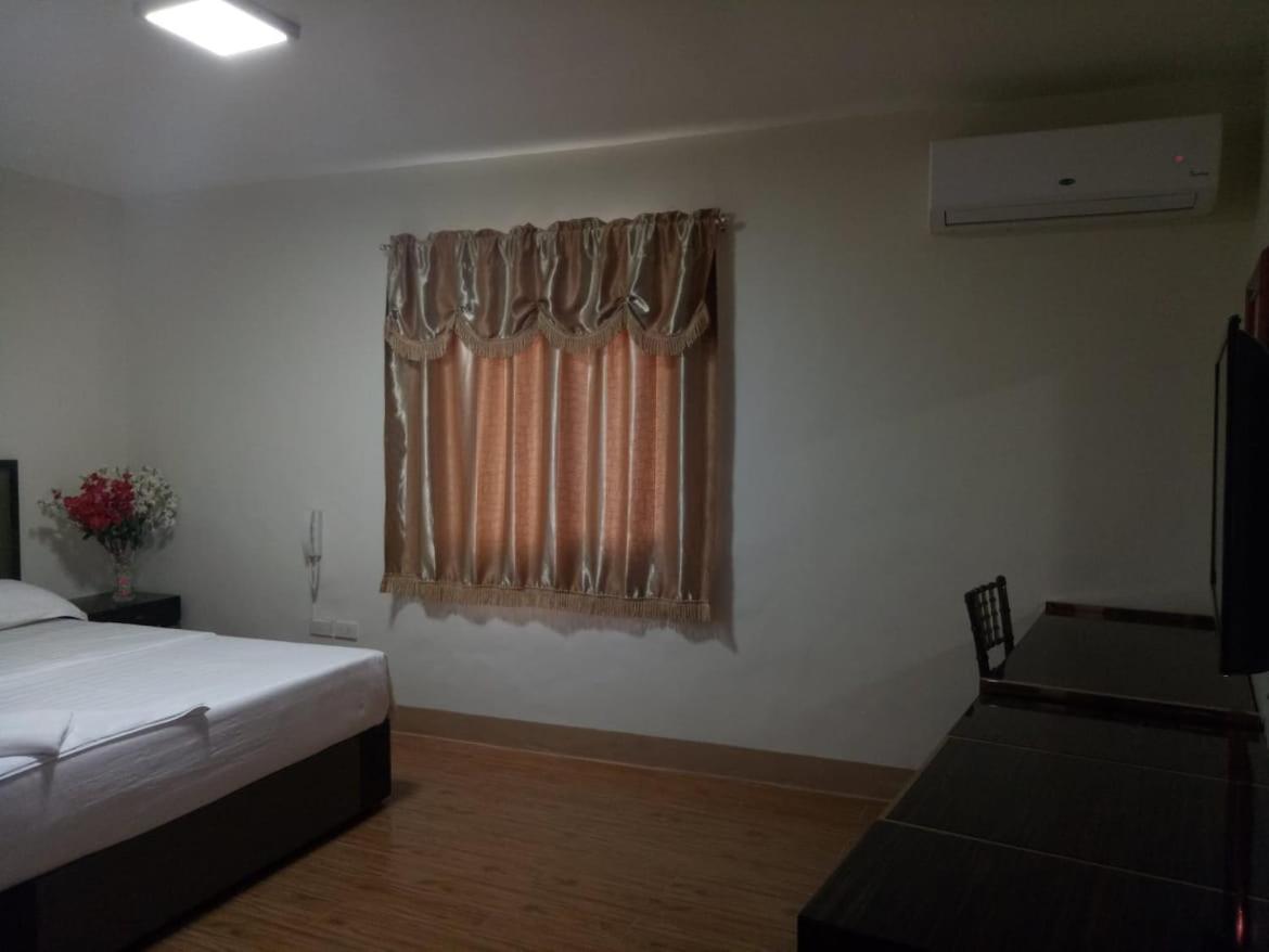Meaco Royal Hotel - Batangas City Экстерьер фото